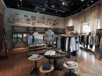 服裝專(zhuān)賣(mài)店室內(nèi)裝修裝飾設(shè)計(jì)效果-1116-05